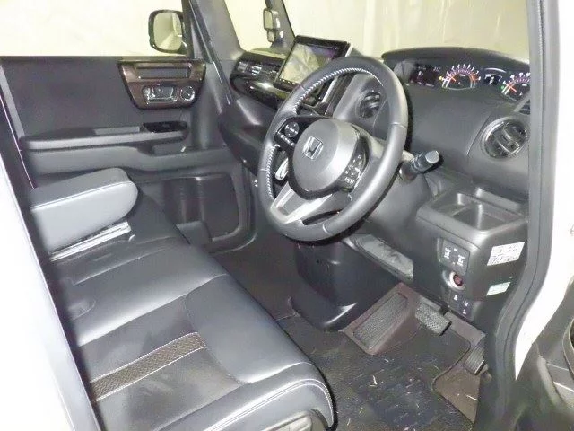 Honda N BOX CUSTOM  с аукциона в Японии