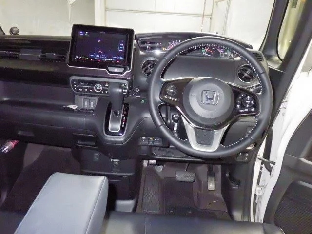 Honda N BOX CUSTOM  с аукциона в Японии