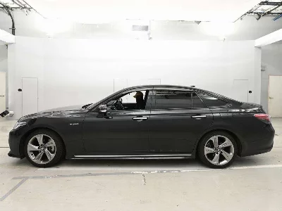Toyota CROWN HYBRID
