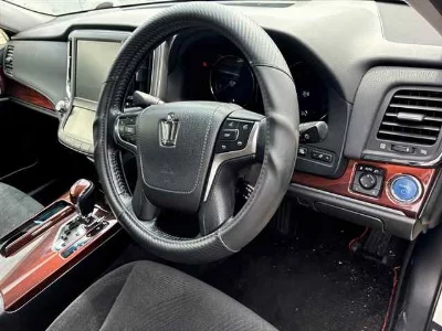 Toyota CROWN HYBRID