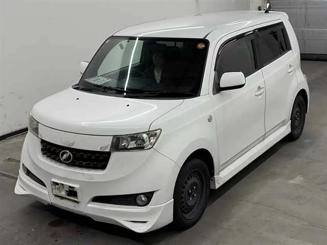 Toyota bB  с аукциона в Японии