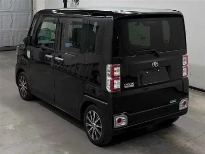 Toyota Pixis Mega