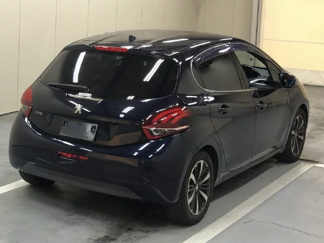 Peugeot 208  с аукциона в Японии