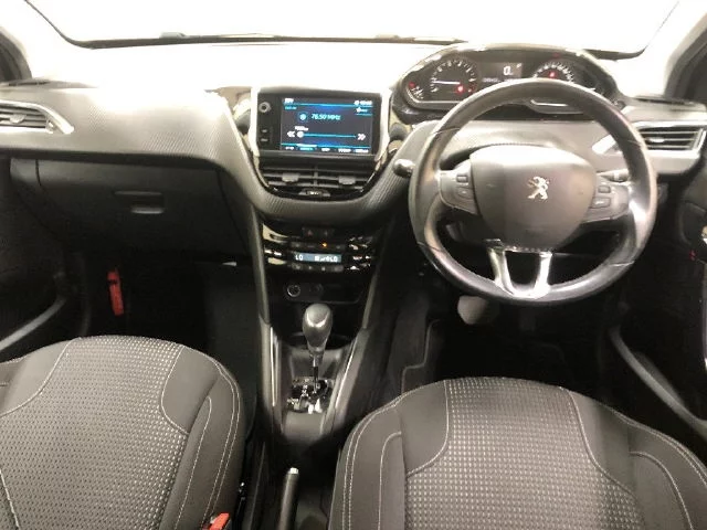 Peugeot 208  с аукциона в Японии