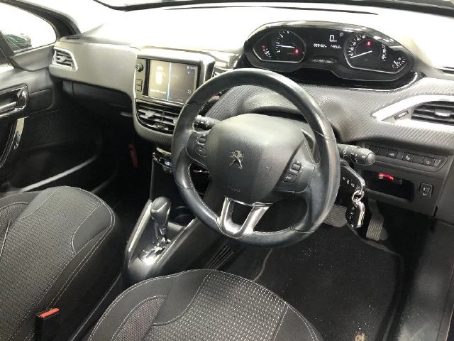 Peugeot 208  с аукциона в Японии