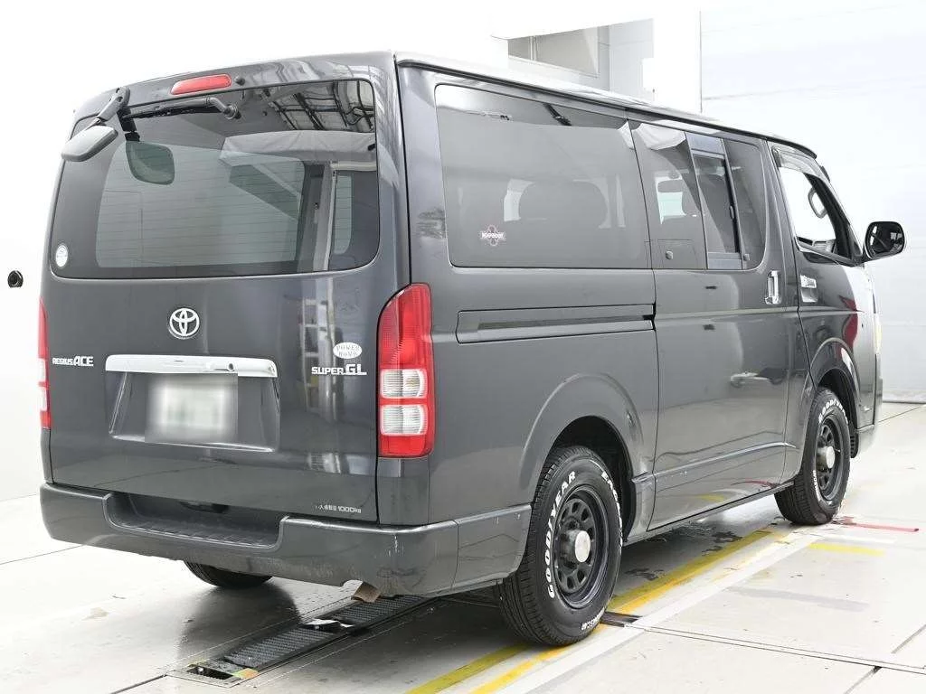 Toyota RegiusAce  с аукциона в Японии