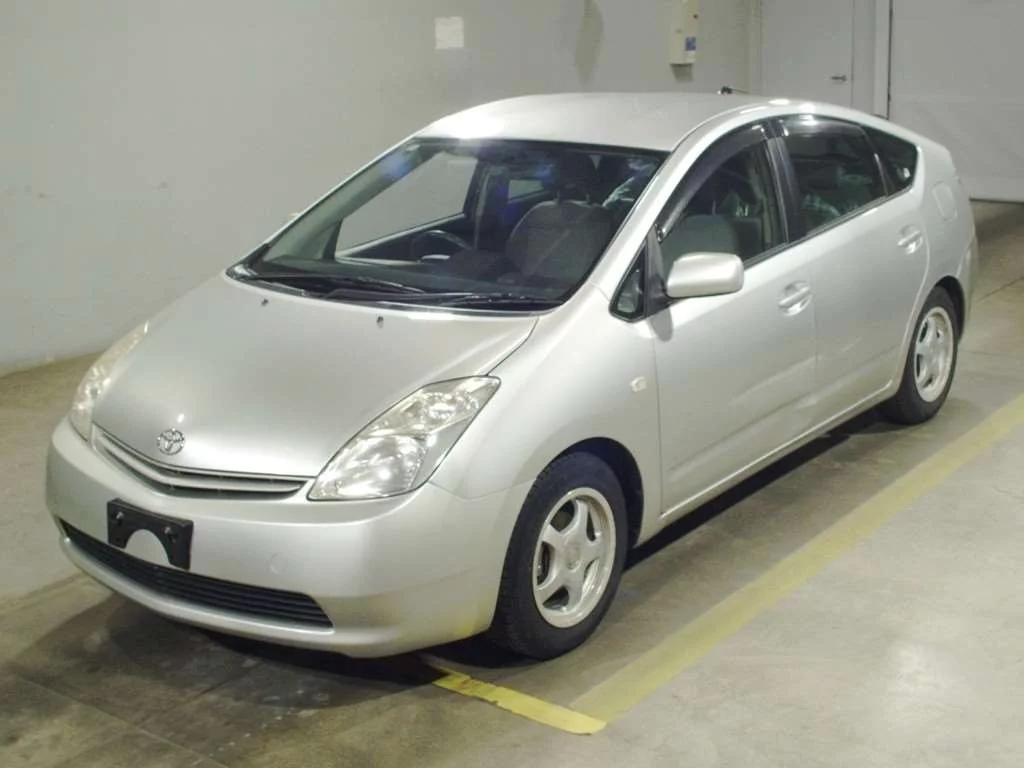 Toyota Prius  с аукциона в Японии