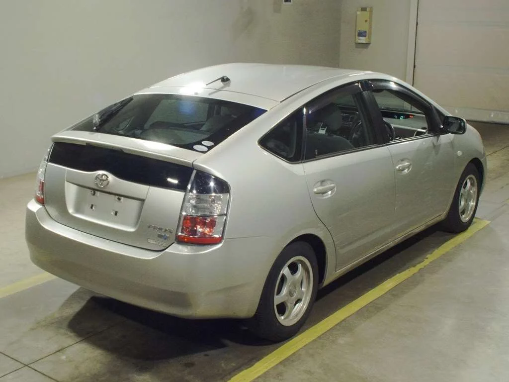 Toyota Prius  с аукциона в Японии