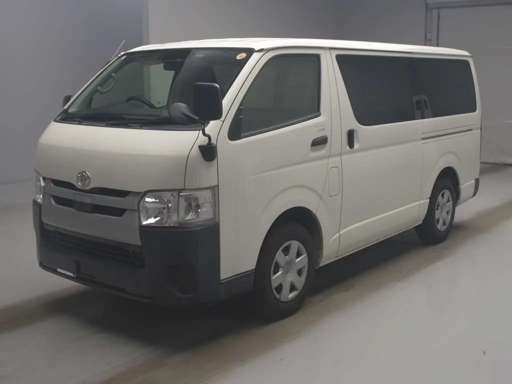 Toyota RegiusAce  с аукциона в Японии
