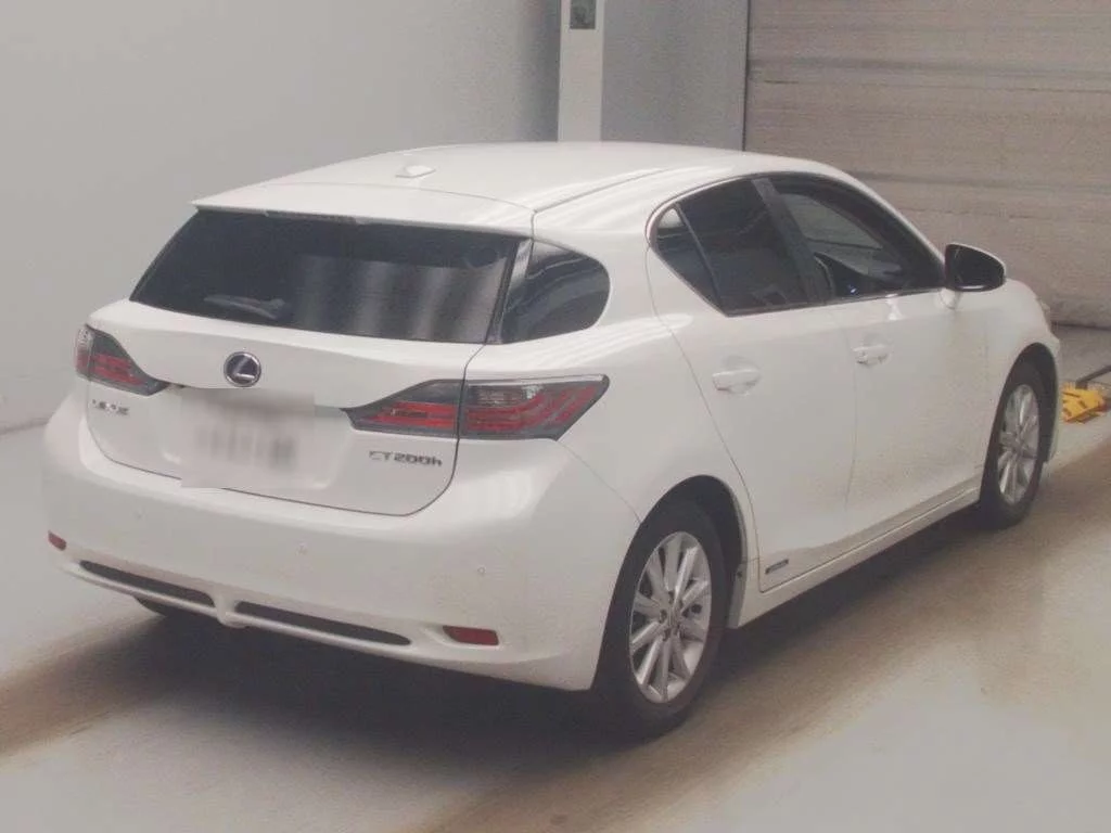 Lexus CT200h  с аукциона в Японии