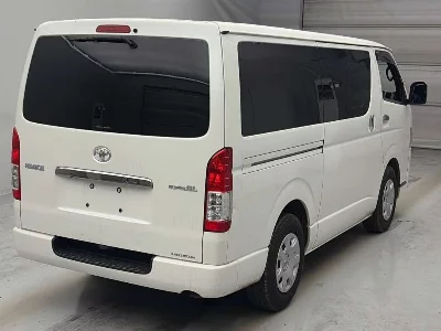 TOYOTA HIACE VAN