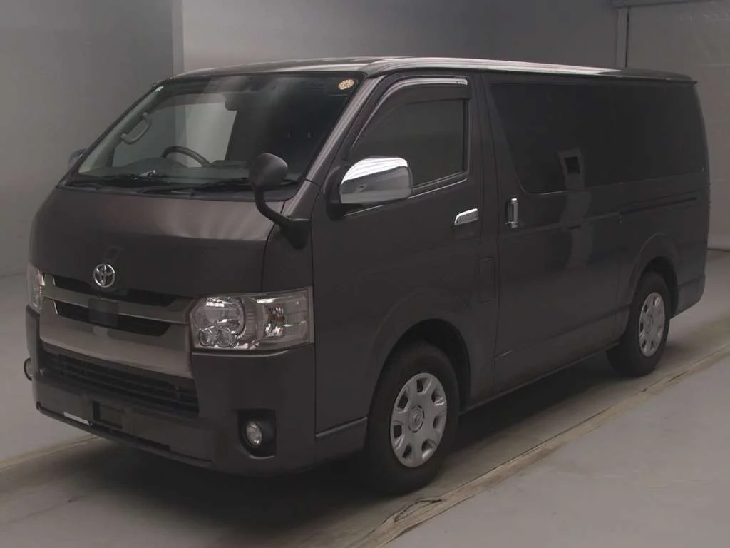 Toyota RegiusAce  с аукциона в Японии