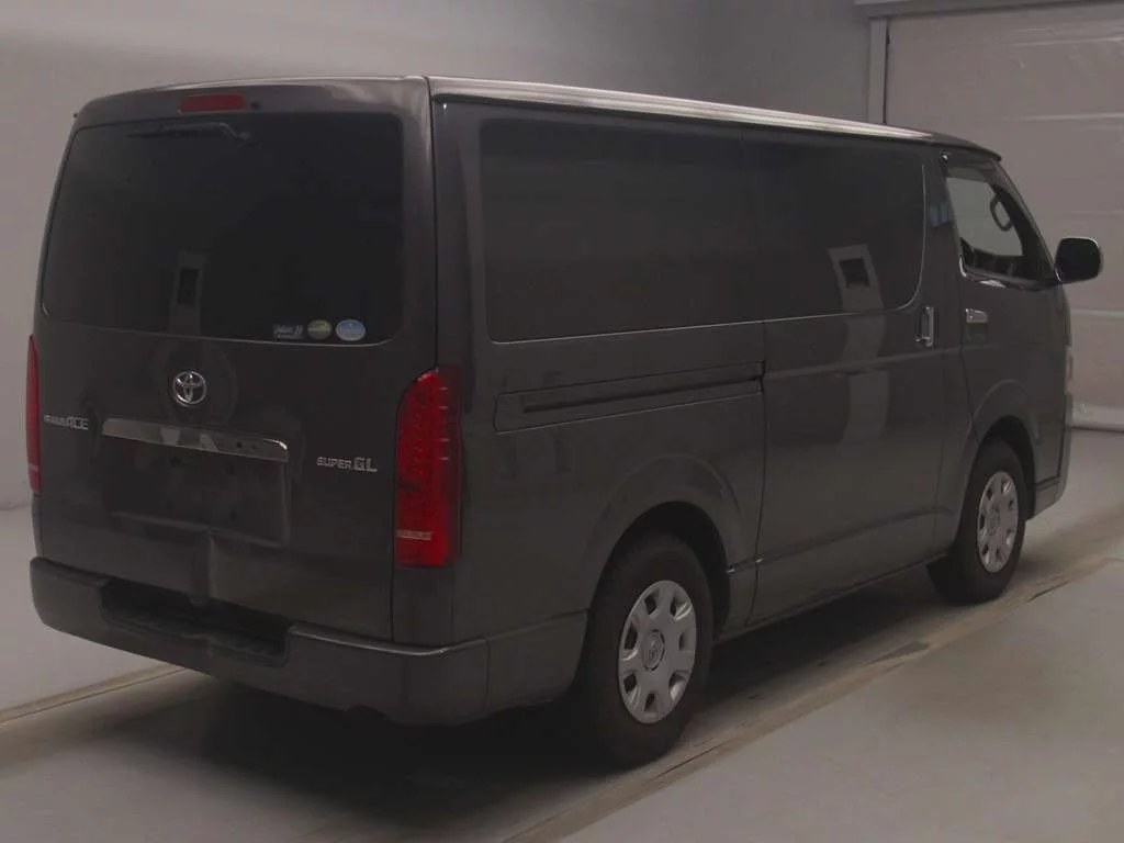 Toyota RegiusAce  с аукциона в Японии