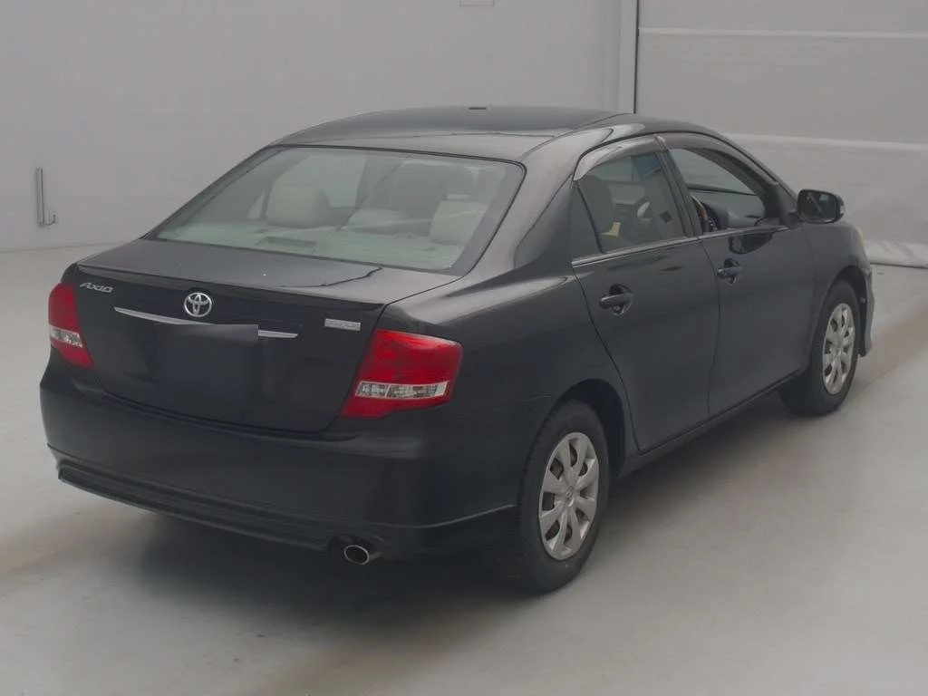 Toyota Corolla Axio  с аукциона в Японии