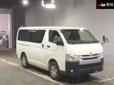 TOYOTA HIACE VAN
