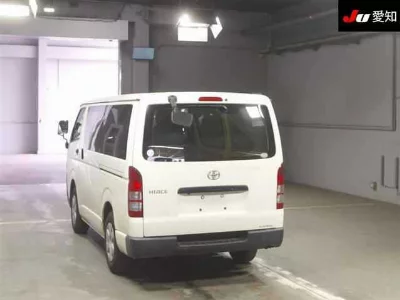 TOYOTA HIACE VAN
