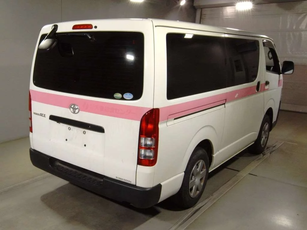 Toyota RegiusAce  с аукциона в Японии