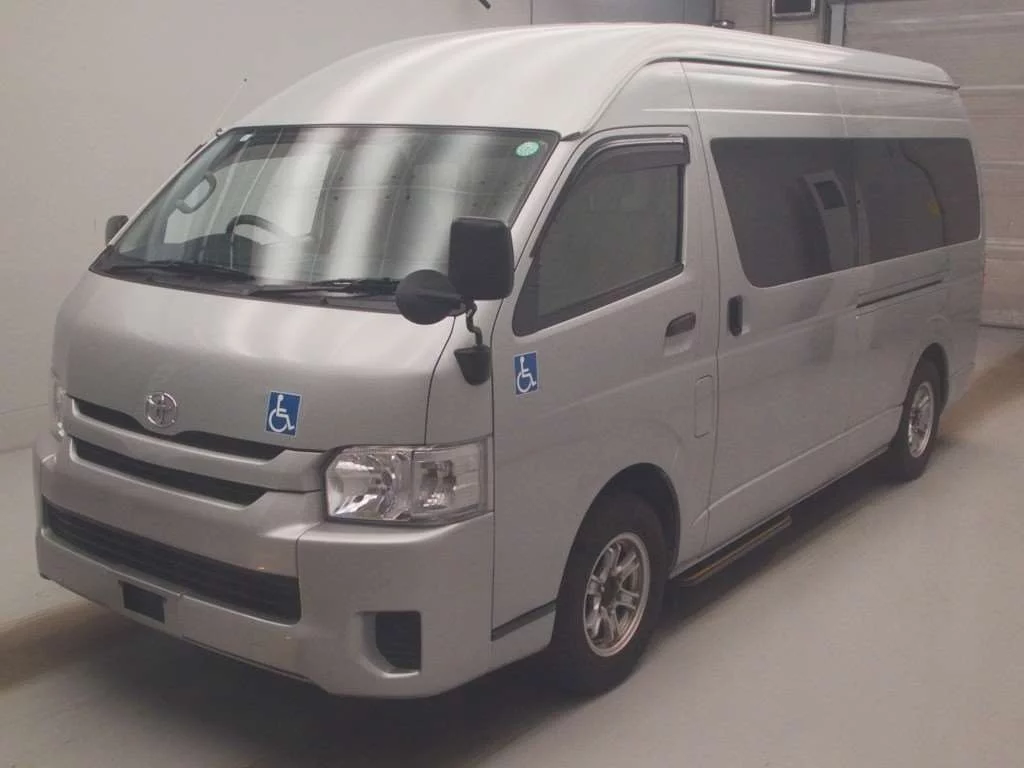 Toyota RegiusAce  с аукциона в Японии