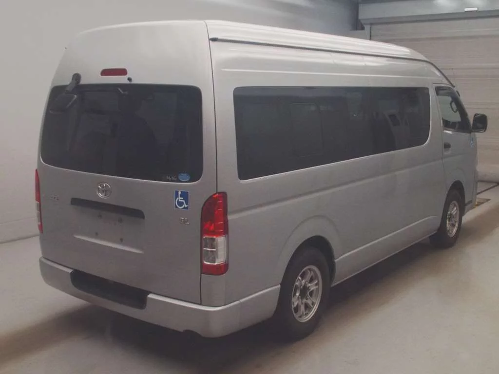 Toyota RegiusAce  с аукциона в Японии