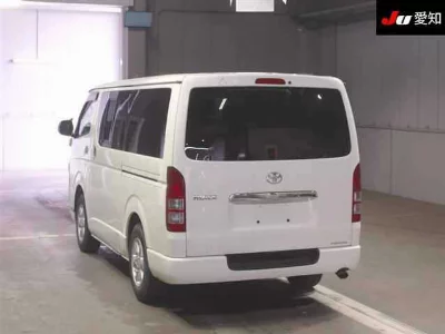 TOYOTA HIACE VAN