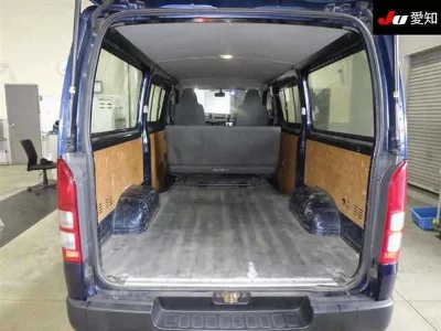 TOYOTA REGIUS VAN