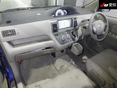 TOYOTA RAUM