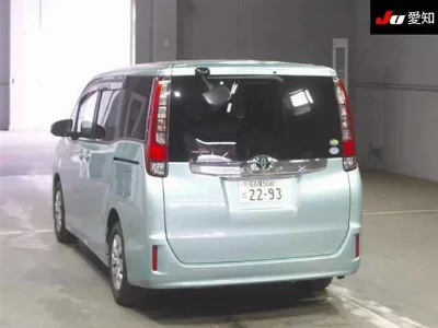 TOYOTA NOAH