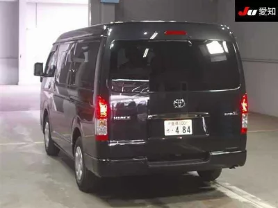 TOYOTA HIACE VAN