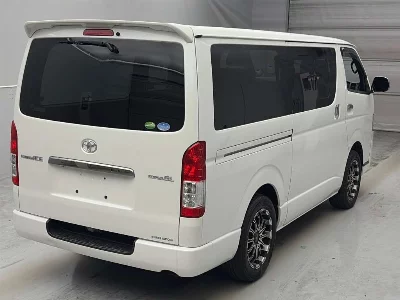 TOYOTA REGIUS VAN