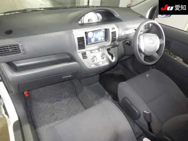 Toyota Raum  с аукциона в Японии