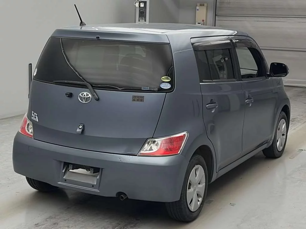 Toyota bB  с аукциона в Японии