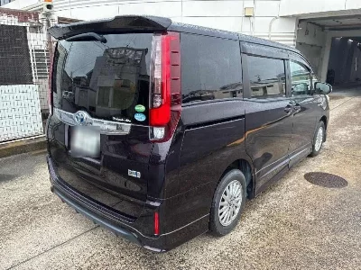 TOYOTA NOAH