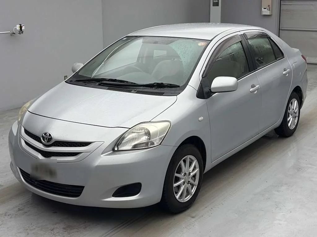 Toyota Belta  с аукциона в Японии