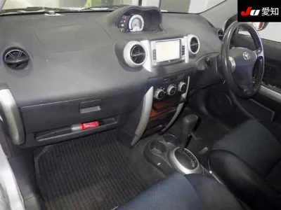 TOYOTA IST