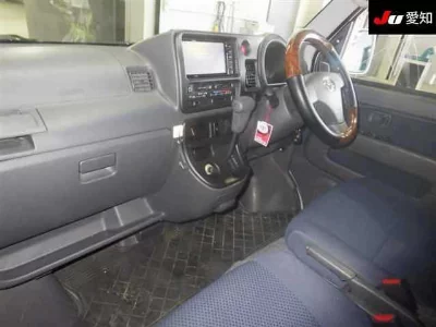 TOYOTA PIXIS VAN