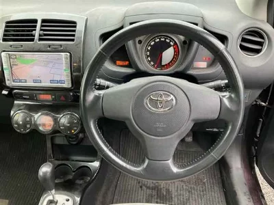 TOYOTA IST