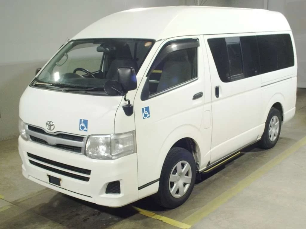 Toyota RegiusAce  с аукциона в Японии