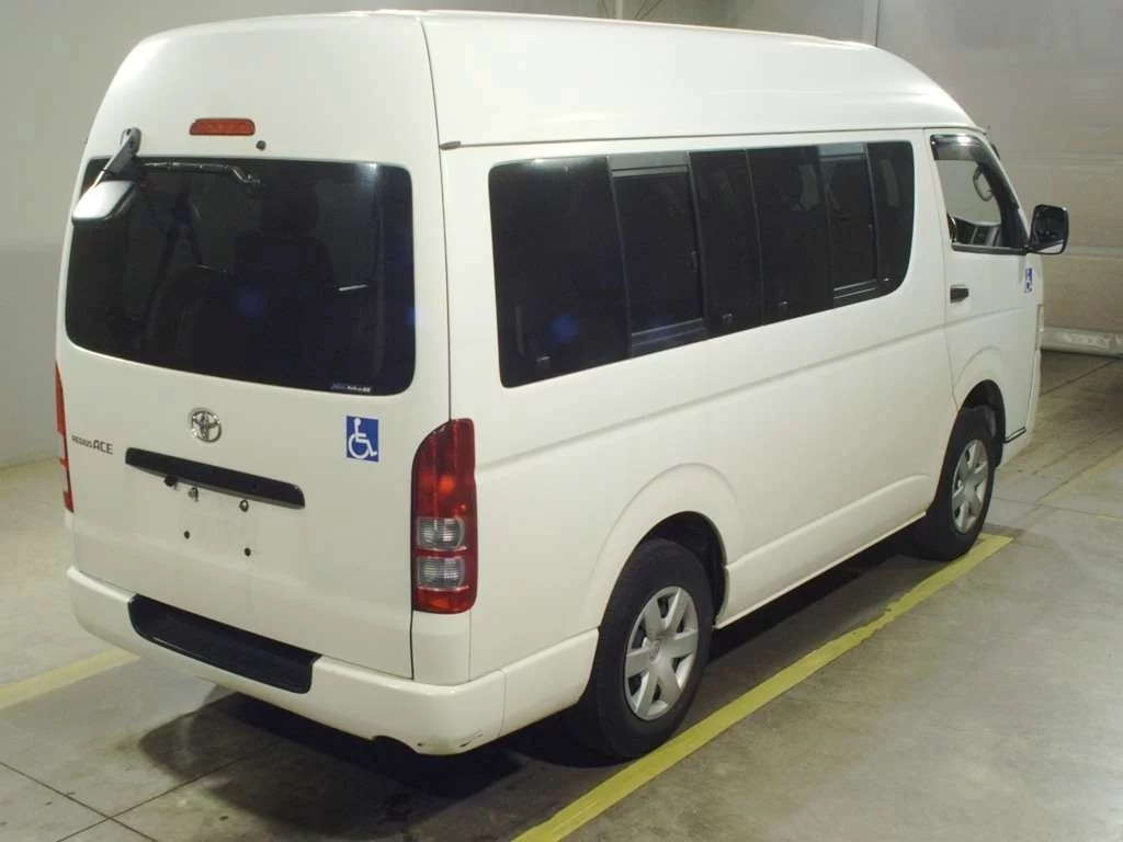 Toyota RegiusAce  с аукциона в Японии