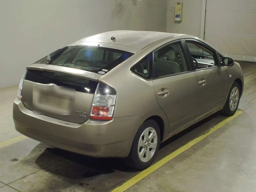 Toyota Prius  с аукциона в Японии