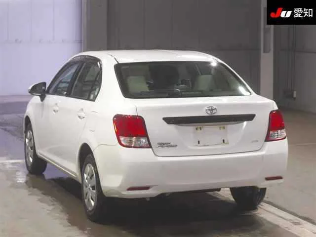 Toyota Corolla Axio  с аукциона в Японии