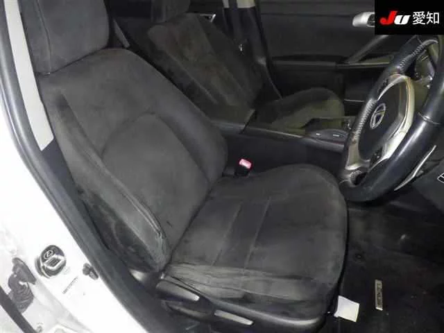 Lexus CT200h  с аукциона в Японии