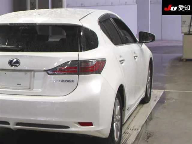 Lexus CT200h  с аукциона в Японии