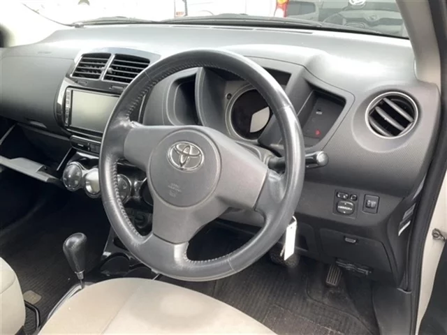 Toyota Ist  с аукциона в Японии