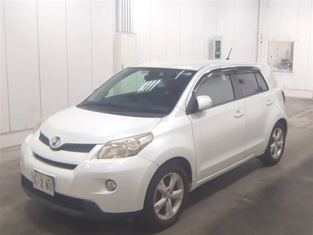 Toyota Ist  с аукциона в Японии