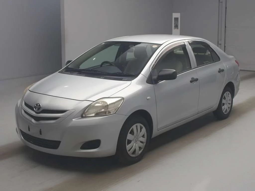 Toyota Belta  с аукциона в Японии