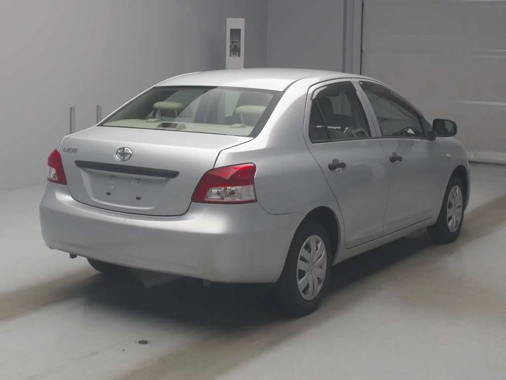 Toyota Belta  с аукциона в Японии
