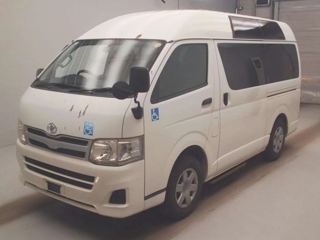 Toyota RegiusAce  с аукциона в Японии