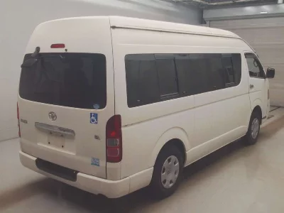 Toyota HiAce Commuter