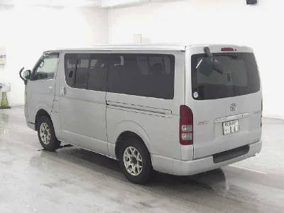 TOYOTA HIACE VAN