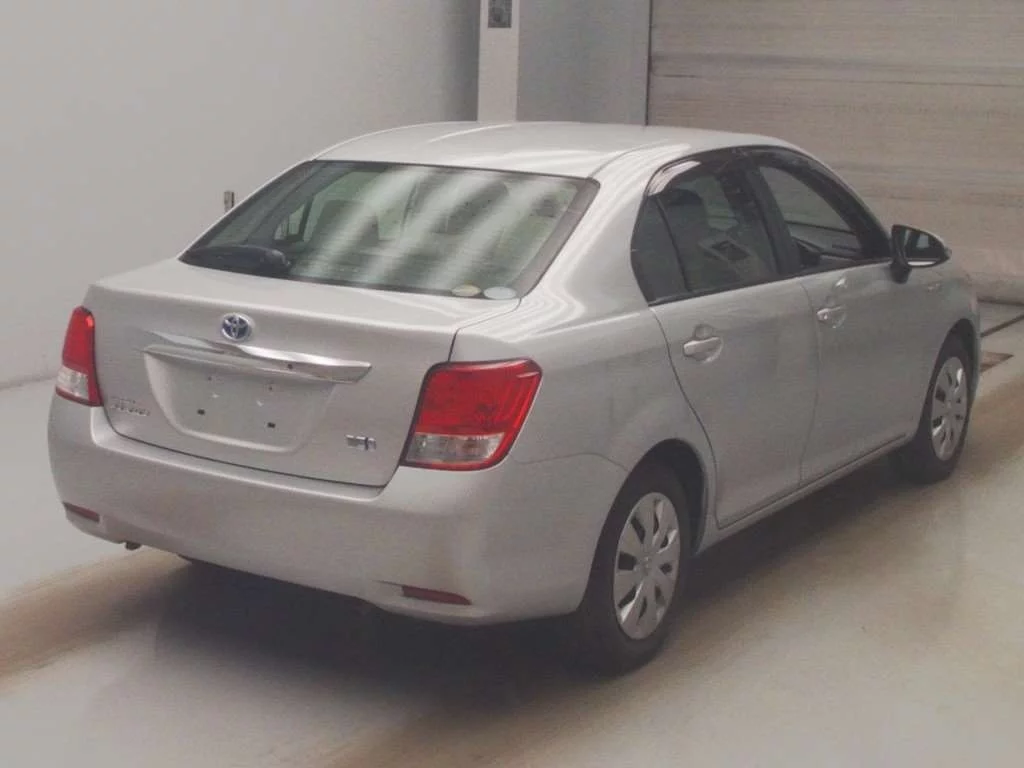 Toyota Corolla Axio  с аукциона в Японии
